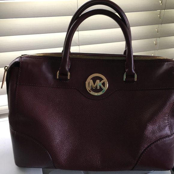MK Handbag - Picture 1 of 3